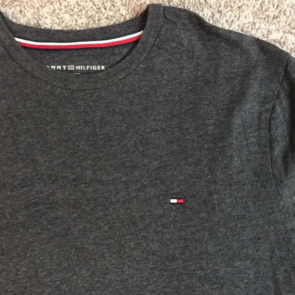 Tommy Hilfiger Dark Gray Tee T-shirt Men’s Medium Crew Neck Short Sleeve